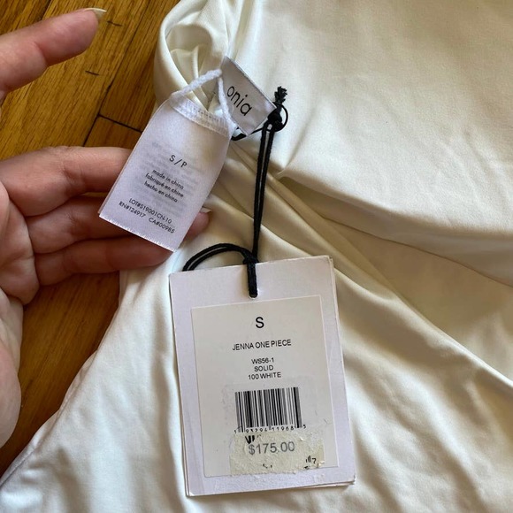 NWT Onia Jenna One-Shoulder One Piece Swimsuit in White Size Small - Picture 7 of 10